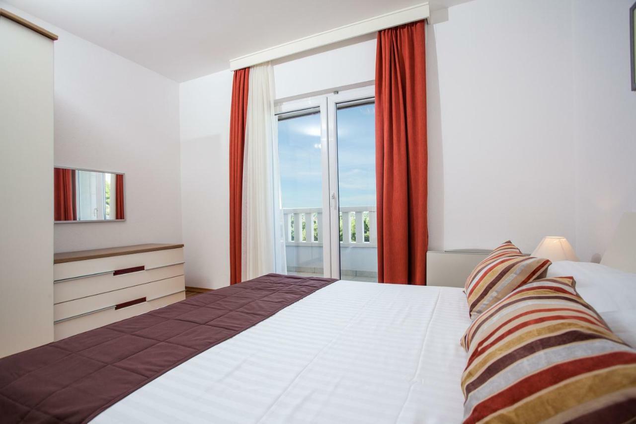 Villa Luce Mit Pool Makarska Exterior photo